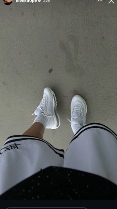 Gym Products, Fashion Shoes Sneakers, Simple Fits, Selfie Ideas Instagram, Jacket Outfits