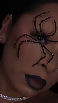 Halloween Spider Makeup, Crazy Halloween Makeup, Spider Makeup, Creative Halloween Makeup, Fantasy Make-up, Halloween Make-up Looks, Rhinestone Makeup, Cute Halloween Makeup, Halloween Makeup Diy