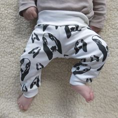 "These organic cotton baby leggings with unique Basset Hound dog print are super soft and stretchy. They will make a sweet gift for dog mom.  LISTING INCLUDES:  - Organic cotton baby leggings with Basset Hound print. FEATURES:  - High quality organic cotton knit baby leggings - Unique image printed using eco and baby friendly ink - Available for Newborn, 0-3, 3-6, 6-9, 9-12 month babies  - Organic Cotton GOTS certified   - Print pattern will vary on each garment HOW TO ORDER:  1) Choose baby leggings you like 2) Choose size from drop down menu 3) You can purchase additional hat and no scratch mittens  4) Click \"Add to Cart\" and complete the purchase  Sign up to our email list for 15% off your first purchase for organic baby items! http://bit.ly/monofacesemail This design is created by us Playful Cotton Leggings For Playtime, Playful Cotton Leggings For Loungewear, Cute Cotton Leggings For Loungewear, Playful White Cotton Leggings, Playful White Unisex Bottoms, White Cartoon Print Bottoms For Loungewear, Playful Unisex White Bottoms, White Cotton Bottoms For All Genders, Playful White Bottoms With Cartoon Print