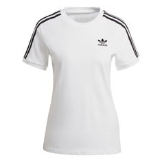 Só porque você vai passar o fim de semana com a turma de sempre, não significa que precise descuidar do estilo. Vista esta camiseta adidas e mostre o seu autêntico visual esportivo das Três Listras. Aonde quer que o dia te leve, mantenha-se no clássico casual, sem medo de errar. Nossas peças em algodão apoiam a plantação sustentável dessa matéria-prima. Essa atitude faz parte da nossa ambição de eliminar o lixo plástico. Camisa Adidas, Adidas Adicolor, Adidas Tee, Adidas Trefoil, Shop Clothes, Adidas Originals Mens, Sports Training, Womens Clothing Sizes, Stylish Sneakers