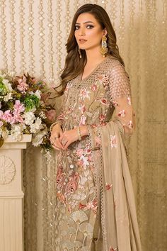 Organza Suits, Pakistani Designer Clothes, Wedding Dresses Uk, Organza Sleeves, Chiffon Collection, Pakistani Salwar Kameez, Embroidered Chiffon, Embroidered Organza, Luxe Wedding