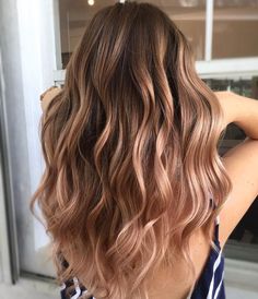 Rose Gold Hair Brunette, Pink Balayage, Brown Hair Trends, Brown Hair Shades, Look Grunge, Hair Color Light Brown, Brown Hair Balayage, Ombre Hair Color, Brown Hair With Highlights