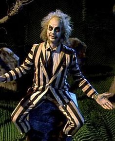 Give your Halloween outfit a big gulp of Beetlejuice. Beetlejuice Costume, John Douglas, Tim Burton Films, Tim Burton Movie, Michael Keaton, Fantasias Halloween, Halloween 2019