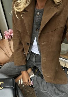 Cream Belt Outfit, Fall Dinner Outfit Casual, Fall Church Fits, Fall Sunday Outfits, New York Dinner Outfit, Winter 2024 2025 Fashion Trends, Classic Glam Style, Fall Fashion Nyc, Casual Chic Fall