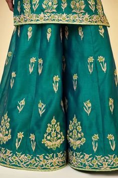 Shop for Shyam Narayan Prasad Green Chanderi Silk Kurta Set for Women Online at Aza Fashions Sheer Dupatta, Silk Kurta Set, Kurta Set For Women, Types Of Work, Silk Kurta, Pattern Embroidery, Thread Embroidery, Silk Embroidery, Kurta Set