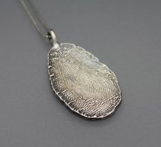 This necklace makes a lovely personal gift for weddings, best friends, moms, and more. Your actual fingerprint is sent digitally to me via inbox or email (ashley@ashleylozano.com), and turned into a lovely keepsake to be handed down for generations.  Pendants are sterling silver on a sterling chain and vary in size depending on the size of print submitted. If you would like the print on the finished pendant to be close to your the actual print size, please send me print measurements with your fi Fingerprint Memorial, Metal Art Jewelry, Silversmithing Jewelry, Handwriting Gifts, Fingerprint Necklace, Handwriting Jewelry, Necklace Mom, Fingerprint Jewelry, Signature Jewelry