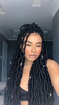 Bohemian Protective Styles, Passion Twists Outfit, Protective Hair Styles For Black Woman, Pineapple Braids Hairstyles, Types Of Braids For Black Women, Godness Braids, Tranças Faux Locs, Crocheted Braids, Baddie Hairstyles Braids