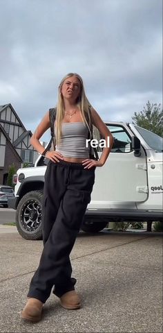 Tube Top And Sweatpants Outfit, Tube Top Outfit Casual, Sweatpants With Uggs Outfits, Comfy Outfits Sweats, Comfy Outfits Uggs, Tube Top Outfit Comfy, Outfit Ideas Inspo For School, Uggs Fit Aesthetic, Summer Outfits With Sweatpants