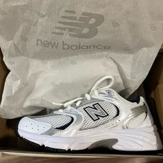 New Balance Sneaker 530 Unisex White With Natural Ndigo Size: M5 / W6.5 Brand New Mode Converse, How To Clean White Shoes, Обувь Air Jordan, Dad Shoes, Shoe Inspo, Sneakers Mode, Aesthetic Shoes, New Balance Sneakers, Swag Shoes