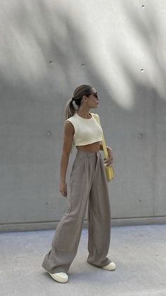 Trendy Spring Outfits 2023, Summer Neutral Outfits, Looks Adidas, Summer Capsule Wardrobe, Mode Inspo, Looks Style, Mode Inspiration, Style Outfits