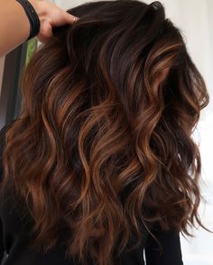 The 30 Cutest and Trendiest Caramel Balayage Ideas for 2023 Mahogany With Caramel Highlights, Caramel Copper Hair, Medium Balayage Hair, Rambut Brunette, Bronde Balayage, Caramel Balayage, Hair Done