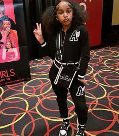 Taraji at the movies Rajima Instagram, Fantasia And Taraji, Troll Pics, Taraji P Henson Hidden Figures, Black Kids Fashion, Oldest Daughter, At The Movies, Workout For Flat Stomach, Black Hair Roblox