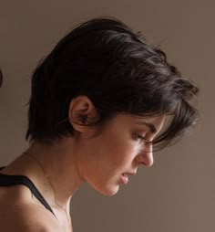 Tomboy Haircut, Androgynous Hair, Short Hair Tomboy, The Language Of Flowers, Really Short Hair, Short Hair Undercut, Haircut Inspo, Haircuts Straight Hair