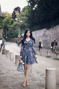 Cute Skirt Outfits, Velour Dress, Skater Dresses, Asian Outfits, Stylish Dress Designs, How To Look Classy, Chic Dress, Asian Fashion, Floral Printed