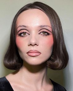 Red 60s Makeup, Vintage Cowgirl Makeup, Female Drag Makeup, 60's Makeup, Art Deco Makeup, 60’s Makeup, Mod Makeup, Matte Make Up, Valentino Beauty