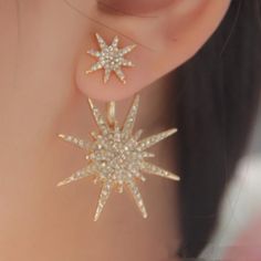 Intricate and sparkling star stud earrings are fashionably trendy and dazzling.  These would be absolutely gorgeous for a wedding, bridal party or any occasion.  Make your selection in gold and silver.  Great for those who are celestial fans! Earring Details: * COLOR:  Gold or Silver * MATERIAL:  Zinc Alloy, Cubic Zirconia, and metal ear push back posts for pierced ears * WEIGHT:  Lightweight - 6 grams (pair) * SIZE:  1.57 inches Length /  1 inch Width * INCLUDES:  Clear rubber earring backs wit Soirée Halloween, Gold Star Earrings, Wedding Gifts For Friends, Starburst Earrings, Cheap Earrings, Sparkling Stars, Star Earrings Stud, Cubic Zirconia Earrings, Zirconia Earrings