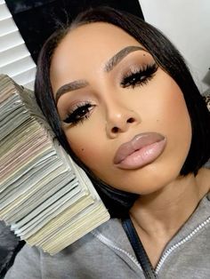 - 𝗳𝗼𝗹𝗹𝗼𝘄 𝟰 𝗺𝗼𝗿𝗲 ➚➚➚ Rich Off Makeup, Black Makeup Looks Simple, Baddie Aesthetic Black Women, Soft Glam Black Women, Beyoncé Makeup, Birthday Makeup For Black Women, Soft Beat Makeup