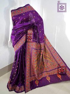 #KanthSaree #KanthaEmbroidery #HandEmbroidery #HandmadeInIndia #SupportHandmade #KanthaStitch Design on Bangalore Silk are something women are greatly impressed by. Despite of being an art form of ancient ages, this stitch has a huge demand & impression in Indian fashion Industry. Women are nowadays look for exclusiveness that make her unique from the rest. So the demand of kantha is growing day by day. Because, there is always something unique and new in this Kantha Stitch Design.