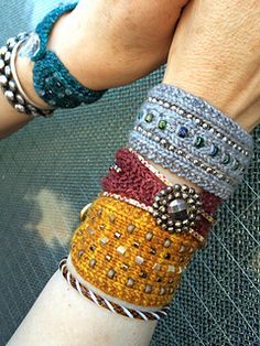 the woman is wearing several bracelets on her arm