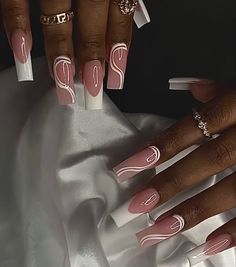 Coffin Nails Black Women, Medium Acrylic Nails Coffin, Birthday Nails Coffin Gemini, Medium Length Square Nails Acrylic, Medium Length Acrylic Nails Square, Black And Pink French Tip Nails Long, Dope Nail Designs Mid Length, Euphoria Nails, Girls Nail Designs