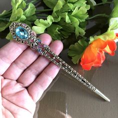 Crystal rhinestone hair stick Height: 6 Inches ( 15 cm) Vintage style  Material:  metal, crystal rhinestones Your item will be carefully packed. Shipping from The Netherlands. Delivery time will vary depending on your location and customs clearance, so I can not guarantee exact arrival time. Thank you for visiting my shop! Rhinestone Hair Stick, Simple Bun, Strawberry Jewelry, Green Brooch, Spider Jewelry, Bun Holder, Perfect Gift For Girlfriend, Hair Fork, Rhinestone Hair