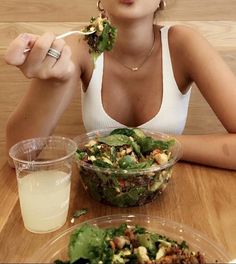 Trening Fitness, Think Food, Healthy Girl, Idee Pasto Sano, Healthy Lifestyle Inspiration, Gwyneth Paltrow, Sriracha, Aesthetic Food, Healthy Habits