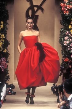 YVES SAINT LAURENT Couture Runway Show SS 1993 - YSL Yves Saint Laurent Fashion