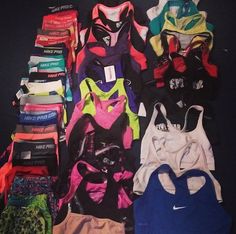 workout clothes Workout Closet, Sporty Clothes, Workout Time, Running Wear, Workout Stuff, Tank Outfit, Workout Fashion, Workout Clothing, Workout Wardrobe