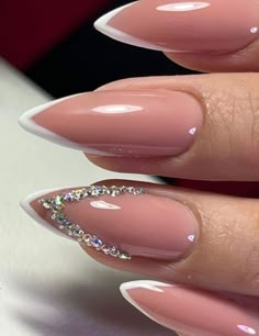 Almond Nails With Crystals, Simple Nails With Rhinestones, Crystals On Nails, Nails With Stones, Nails With Crystals, Nail Designs With Rhinestones, Stone Nails, Stone Nail Art