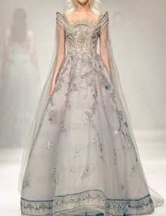 Haute Couture Gowns, Couture Gowns, Beautiful Gowns, Dress Details, Energy Home, Pretty Dresses, Knock Out, Day Dresses