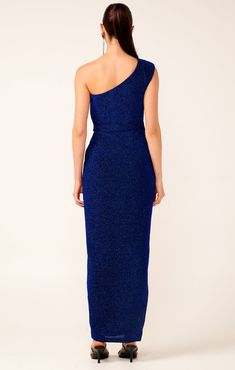 For an elegant formal dress that will be sure to wow, look no further than the Valedictory Dress in Sapphire. Offering a figure-flattering silhouette made from a luxurious stretch lurex fabric, the dress boasts a feminine and sophisticated style that exudes timeless glamour. This style features subtle waist gathering that adds drape and flatters the tummy. Ideal for ball events, black tie events, formal events, gala's, or even a school formal.  Luxurious sapphire metallic stretch fabric provides Valedictory Dress, Elegant Formal Dress, School Formal, Formal Dress Code, Black Tie Events, Lurex Fabric, Cute Black Dress, Dresses Formal Elegant, Black Tie Event