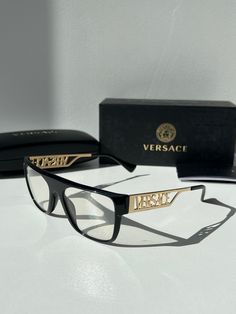 Nuevos marcos Versace VE3326U GB1/87 negros. 




 Lente de demostración. ¡Puedes usarlo tal cual o cambiarlo por tu propio lente!

 Pierna gruesa con 3D VERSACE en las patillas en negro.

 Disponible en talla 55-19-145.



 Unisexo.

 Se entrega con caja, estuche, tela y todos los papeles. Versace Gold, Black Frames, Men's Eyeglasses, Seychelles, Papua New Guinea, Dolce & Gabbana, Guinea Bissau, Mozambique, Laos