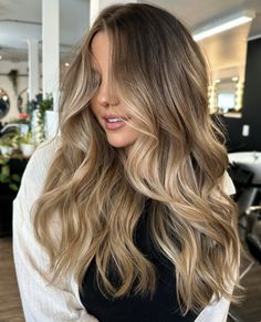 Flowy Curls, Brown Hair With Blonde Balayage, Brunette Hair Color Ideas, Brunette Blonde, Bronde Balayage, Bronde Hair