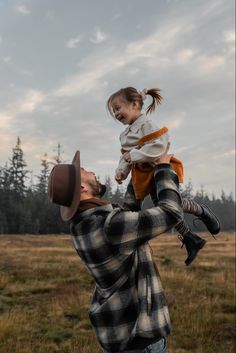 Pregnant Aesthetic, Autumn Shoot, Autumn Photoshoot, Fall Shoot, Family Shoot, Fall Photoshoot, Family Pics, Father Daughter