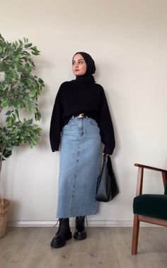 Skirt Outfits With Hijab, Denim Skirt Outfit For Hijab, Long Denim Skirt Outfit Hijab, Women Hijab Outfit, Denim Skirt Hijab Outfit, Modest Casual Outfits Muslim, Winter Outfits Hijab Style, Hijabi College Outfits, Muslimah Fashion Outfits Simple