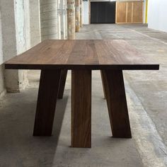 Front view of the "Ava Dining Table," showcasing its robust walnut wood construction and wide legs, ideal for modern and minimalistic interiors. Elegant Dining Rooms, Custom Dining Room, Elegant Dining Room, Solid Wood Dining Table, Elegant Dining, Modern Dining Room, Wood Dining Table, Room Table, Solid Hardwood