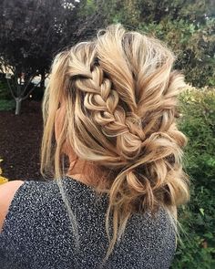 Dutch braid + messy bun. Hairstyle Braid, Messy Braids, Jhene Aiko, Penteado Cabelo Curto, Trending Hairstyles, Prom Hairstyles, Braids For Long Hair, Box Braids Hairstyles, Wedding Hair And Makeup