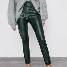 Stunning Pair. No Tags. But They Are New. Just Never Got To Wear Them. Green Leather Pants, Button Fly Pants, Zara Leggings, Pleather Leggings, Leather Pants Outfit, Vegan Leather Leggings, Zara Jumpsuit, Zara Leather, Boho Chic Outfits