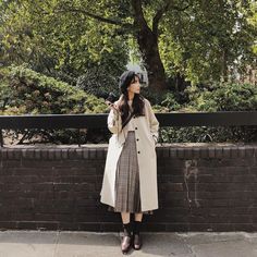 Japan Outfit Spring, Korea Spring Fashion, Japan Spring Fashion, Autumn Outfit Women, Spring Outfits Korea, Japan Style Outfits, Girl Aesthetic Faceless, Japan Outfit Winter, Spring Outfits Japan