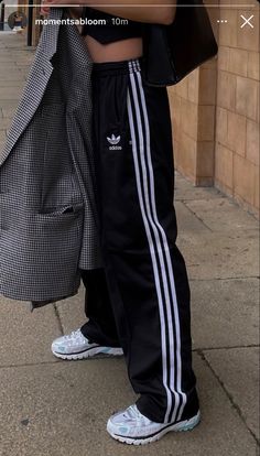 Aesthatic Pants, Nike Adidas Outfit, Aesthetic Adidas Outfit, Nike And Adidas Outfits, Adidas Clothes Aesthetic, Adidas Pants Aesthetic, Vintage Sweatpants Outfit, Adidas Jacket Aesthetic, Adidas Track Pants Outfit Aesthetic