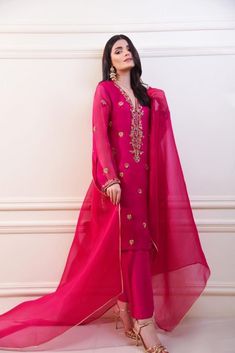 Agha Noor, Bridal Studio, Gaun Fashion, Casual Indian Fashion, Pakistani Fashion Party Wear, Salwar Kamiz, Pakistani Dresses Casual, Beautiful Pakistani Dresses, Simple Pakistani Dresses