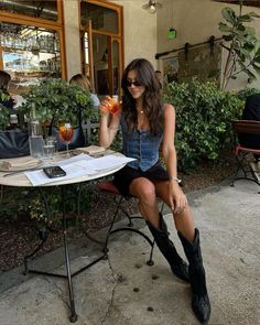 Trajes Country, Looks Jeans, Fest Outfits, Nashville Outfits, Miniskirt Outfits, Looks Street Style, Winter Trends, Vest Outfits