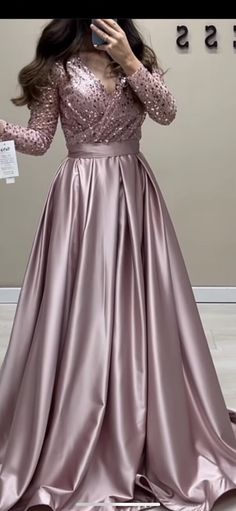 Gown Dress Party Wear, Party Wear Gowns, Long Frock Designs, Gown Party Wear, Long Gown Design, Simple Frocks, Simple Gowns, Gowns Dresses Elegant, Pakistani Fancy Dresses