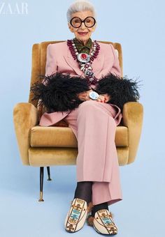 Gucci Suit, Gucci Jacket, Grandma Fashion, Aging Gracefully, Fashion History, Style Icon