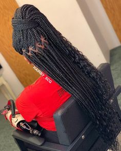 BraidSlayer on Instagram: “#Parts #TriangleBraids #trianglepart #boxbraids #braids #scBraider #boxbraid #small #braids #scbraider #plaits #cleanparts #parts…” Dream Hairstyles, Braiding Styles, Short Box Braids, Braids Styles, Hair Business, African Hair