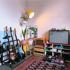 guitar room Cozy Home Studio Music, Music Themed Rooms Interior Design, Guitarist Room Aesthetic, Music Studio Room Aesthetic, Bedroom Music Studio, Musician Room, Guitar Setup, Guitar And Amp