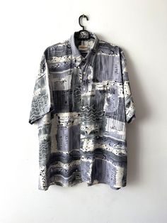 Vintage Mens Short Sleeve Shirt Grandpa Vacation Shirt Bohemian Summer Singlet Button Up Hipster Shirt Size Plus Extra Large Patterned Shirt Label size: D/A/F  45/46; GB 18/18 Estimated  size: XXL Measurements: (lying flat) Length - 32.5"/ 82.5 cm Shoulders: 21"/ 53.3 cm Pit to pit: 27.5"/ 70 cm Waist: 27.5"/ 70 cm Sleeve: 10.5"/ 26.7 cm Collar: 18.5"/ 47 cm Please check measurements to insure a proper fit. Remember to allow yourself some extra room for movement. You can compare these with somet Bohemian Short Sleeve Shirt, Bohemian Shirt With Relaxed Fit And Button Closure, Bohemian Relaxed Fit Shirt With Button Closure, Bohemian Collared Shirt With Buttons, Vintage Beach Shirt With Buttons, Vintage Buttoned Shirt For Beach, Relaxed Fit Bohemian Collared Shirt, Bohemian Collared Patterned Shirt, Shirt Label