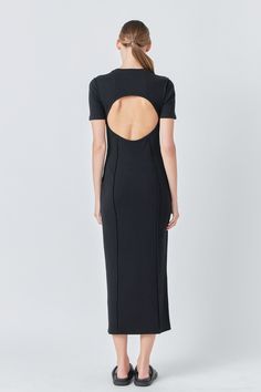 Introducing our stunning Overlock Piping Knit Maxi Dress - the perfect addition to your wardrobe! This dress features a maxi length open back design and short sleeves for a comfortable and stylish look. Its rib neck band adds a unique touch making it stand out from traditional maxi dresses. Made with high-quality fabric and expertly crafted overlock piping this dress provides both comfort and style. Perfect for any occasion whether it's a casual day out or a special event. Upgrade your dress col Knitwear Trends, Knit Loungewear, Strapless Bodycon Dress, Knit Maxi Dress, Fitted Top, Tweed Dress, Maxi Knit Dress, Leather Dresses, Plus Dresses