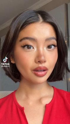 Makeup For Short Bob Hair, Steph Hui, Sind Curtain Bangs, Was Sind Curtain Bangs, Short Hair Makeup, Asian Short Hair, Hairdos For Short Hair