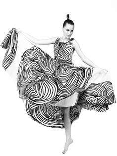 Designed by Vuokko Nurmesniemi Style Bubble, 3d Fashion, Circle Dress, Spiral Design, Design Dress, Op Art, Fashion Sketches